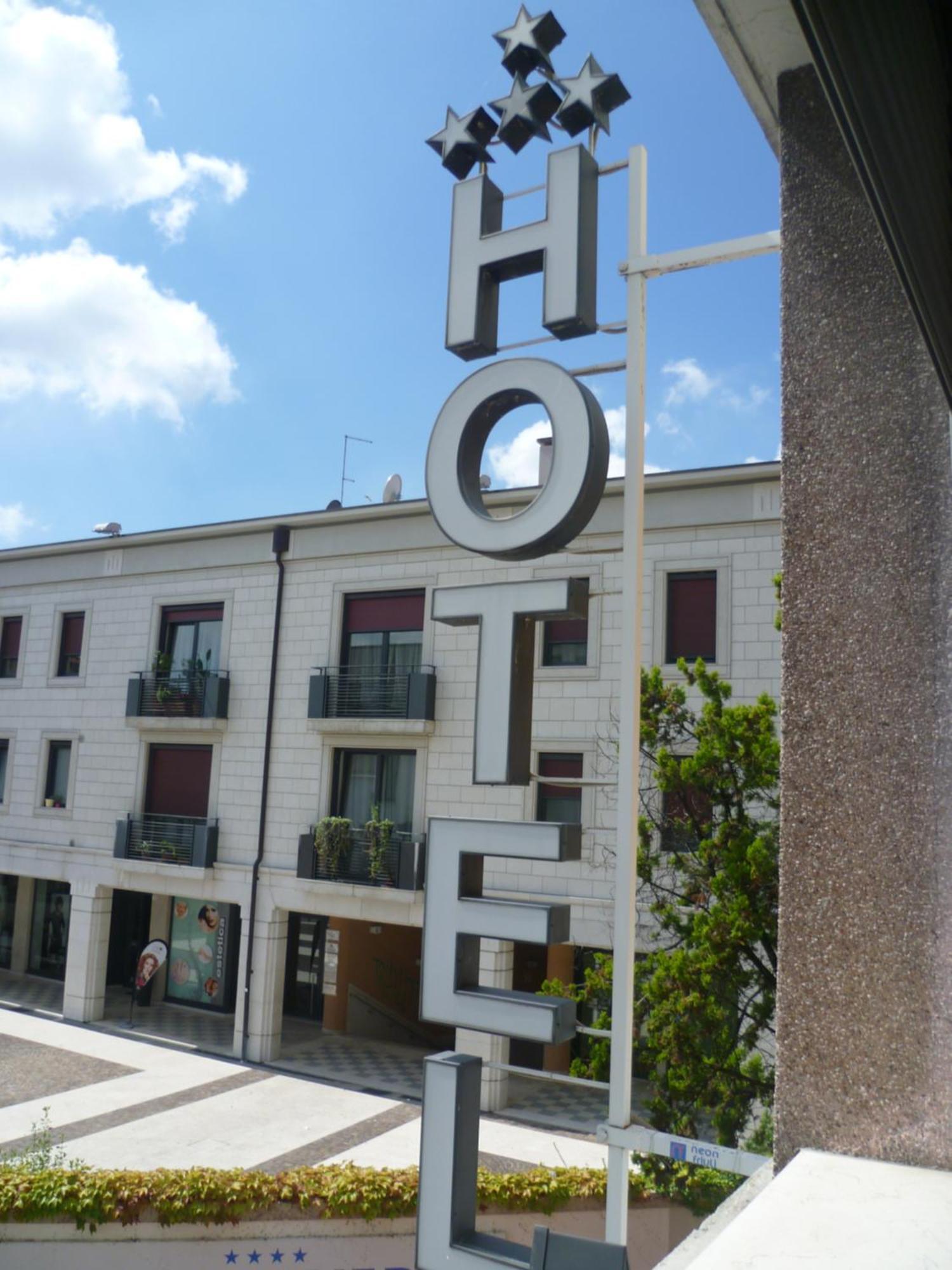 Hotel Minerva Pordenone Exterior foto